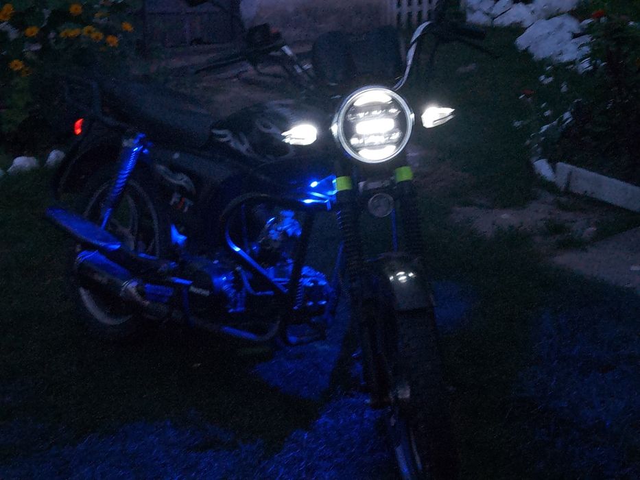 Продам мотоцикол мустанг фіт 125-8 харашо заводиця, їде добре, все оок