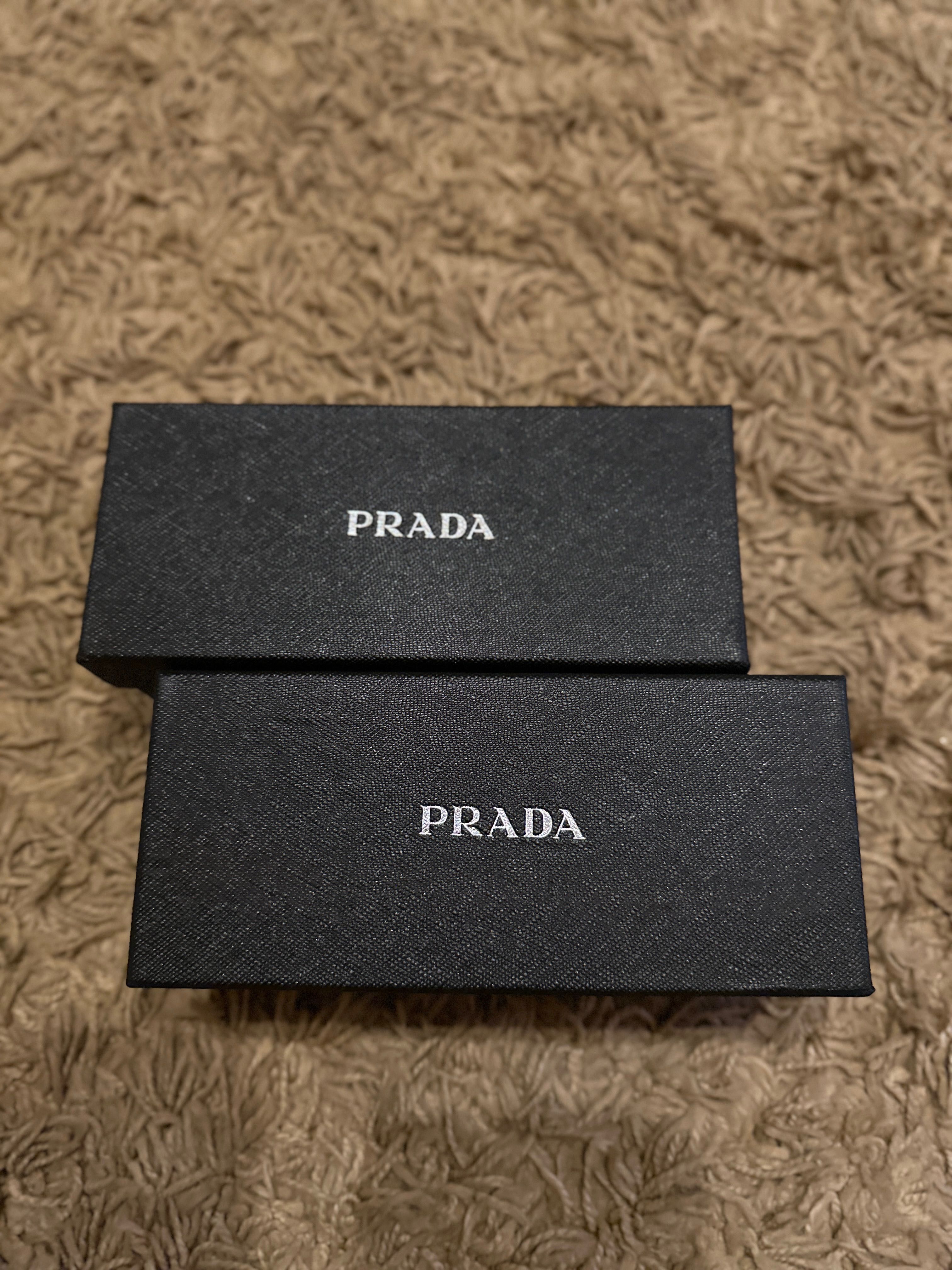 Очки солнцезащитные Prada