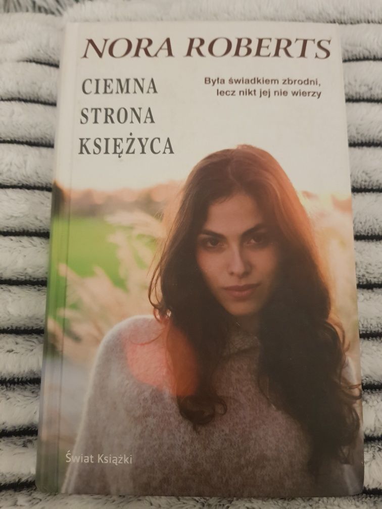 Ciemna strona księżyca. Nora Roberts