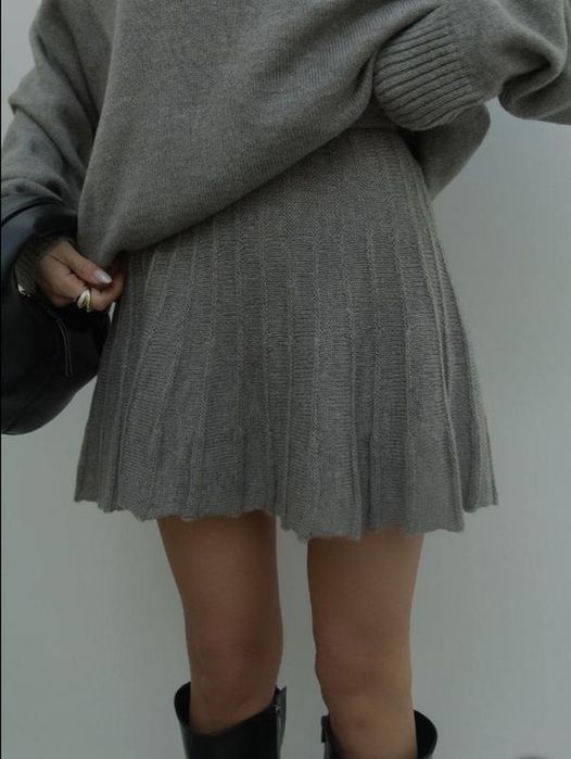 Теплий жіночик костюм з спідницею