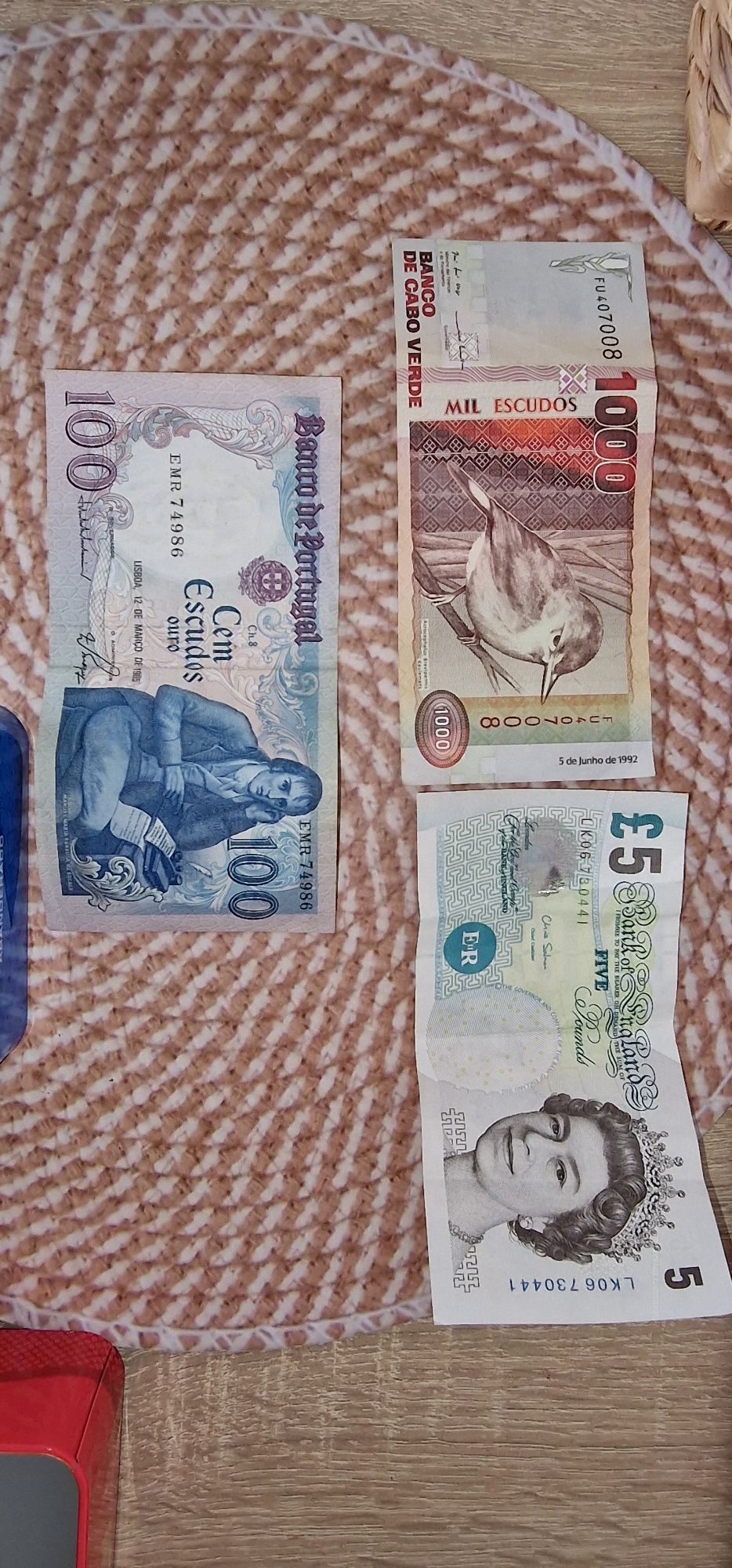 Moedas antigas escudos e outros