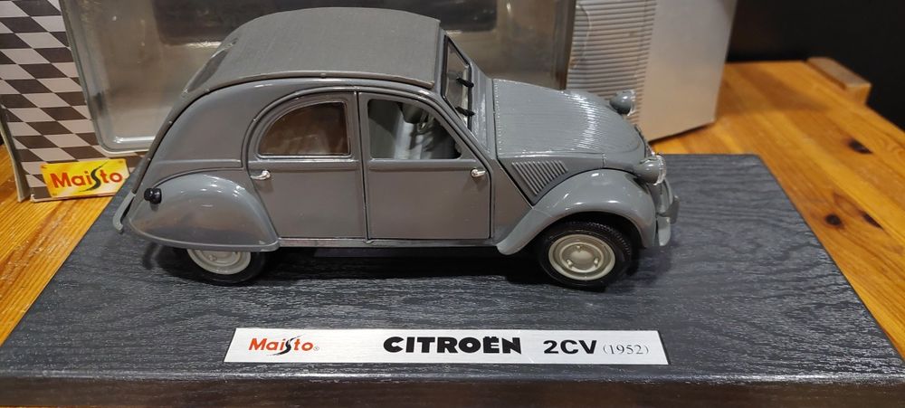 Model 1:18 Citroen 2CV Maisto