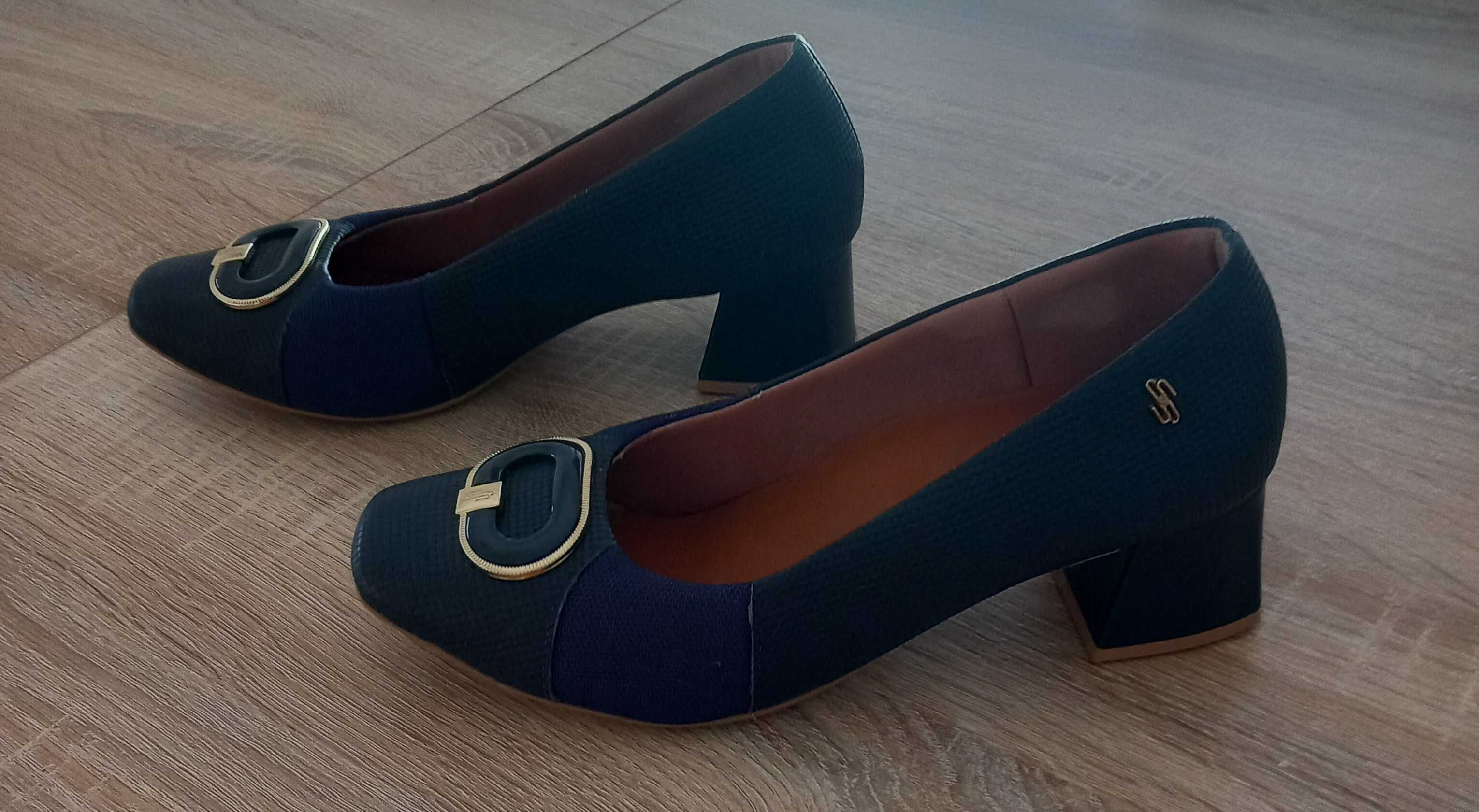 Sapatos femininos para escola/escritório