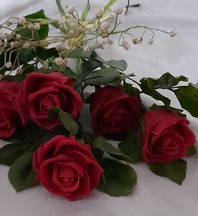 Шикарные розы ручной работы из холодного фарфора