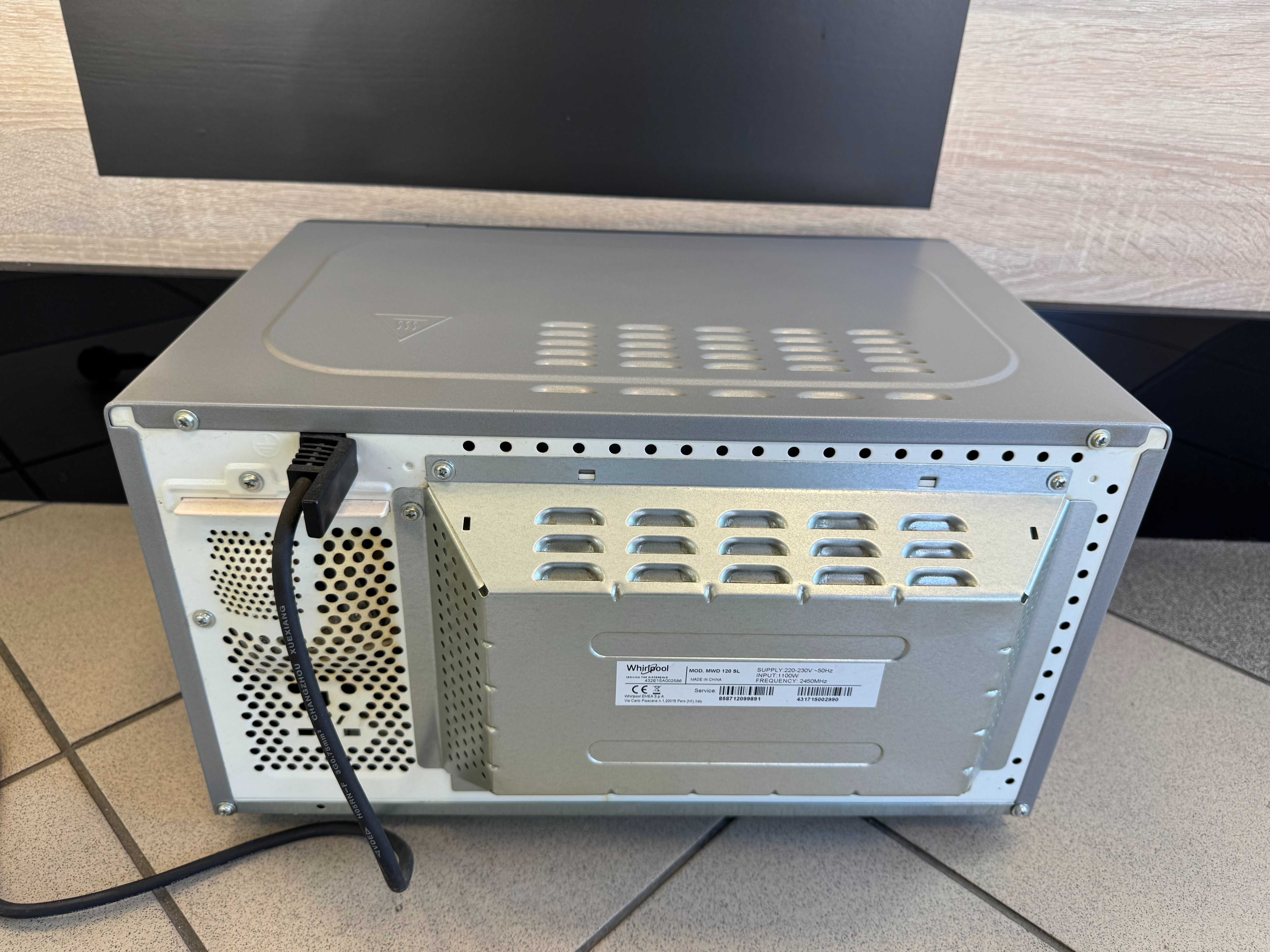 Kuchenka mikrofalowa Whirlpool MWD120SL funkcjonalna i kompaktowa