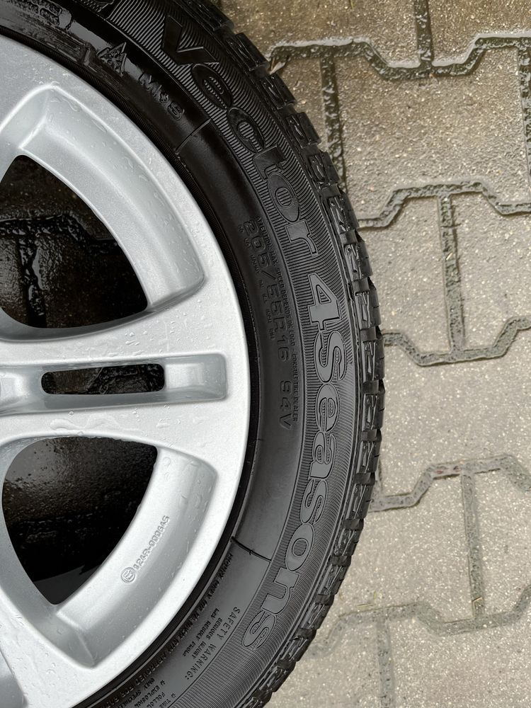 Opona pojedyńcza goodyear vector4season 205/55 R16