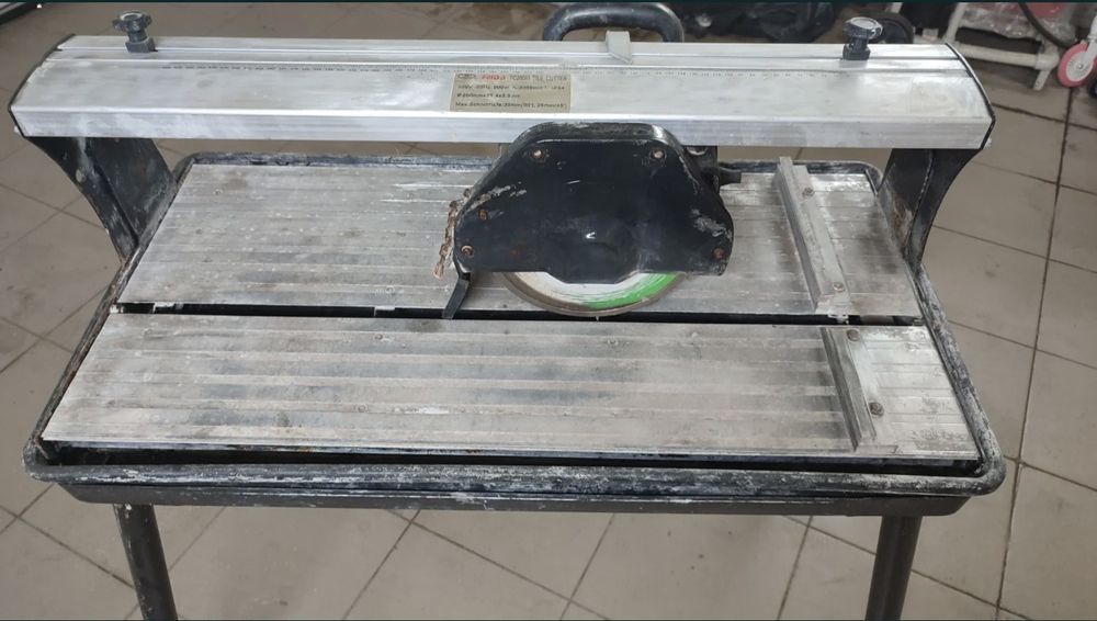 ПРОДАЄТЬСЯ плиткоріз Фейда ТС200 для порізки з подачею води