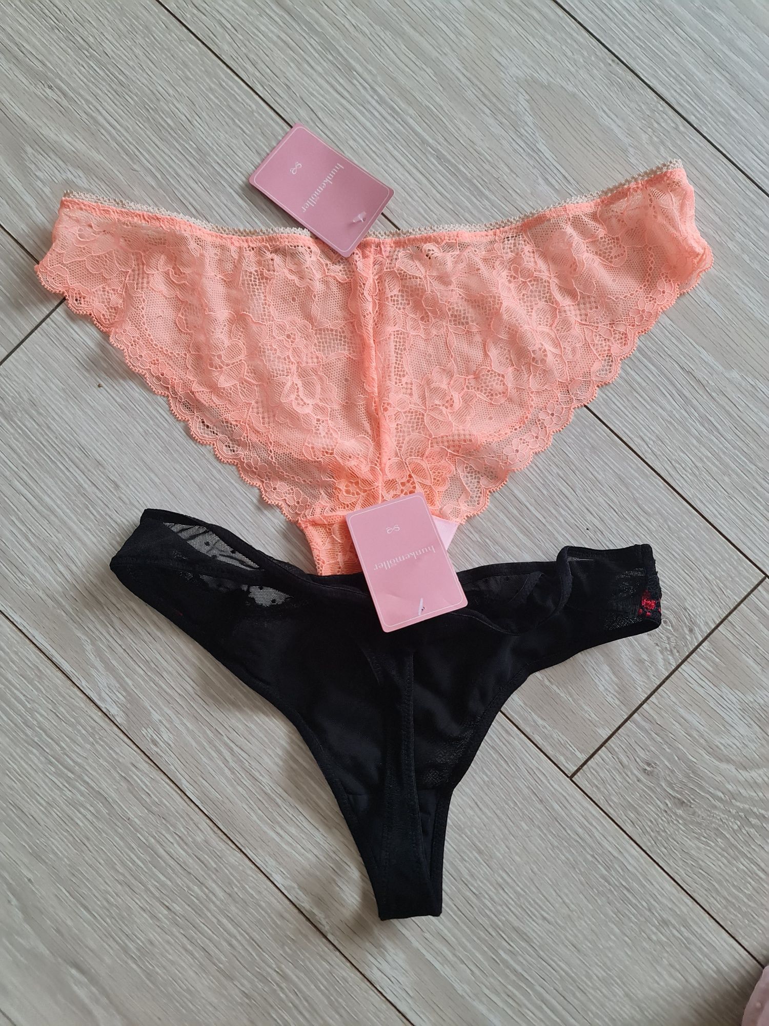 Hunkemoller dwie pary majtki figi stringi rozmiar M