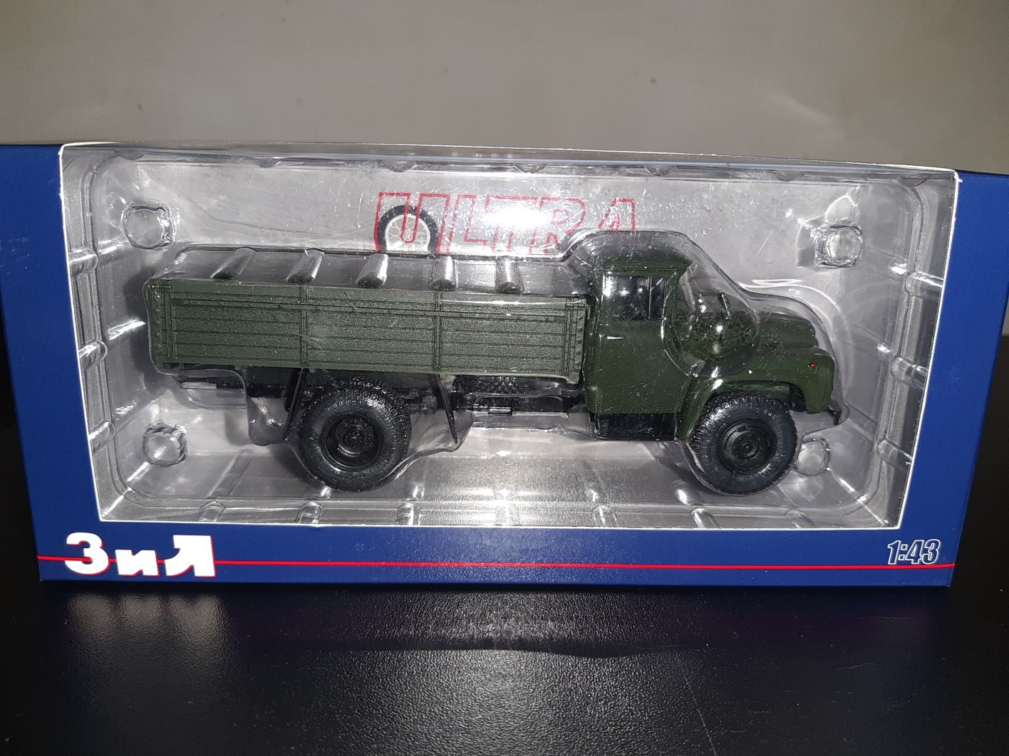 продам зил 130 бортовой.Цвет хакки.1/43.Новый.