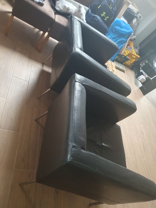 Sprzedam dwa  czarne, skórzane fotele