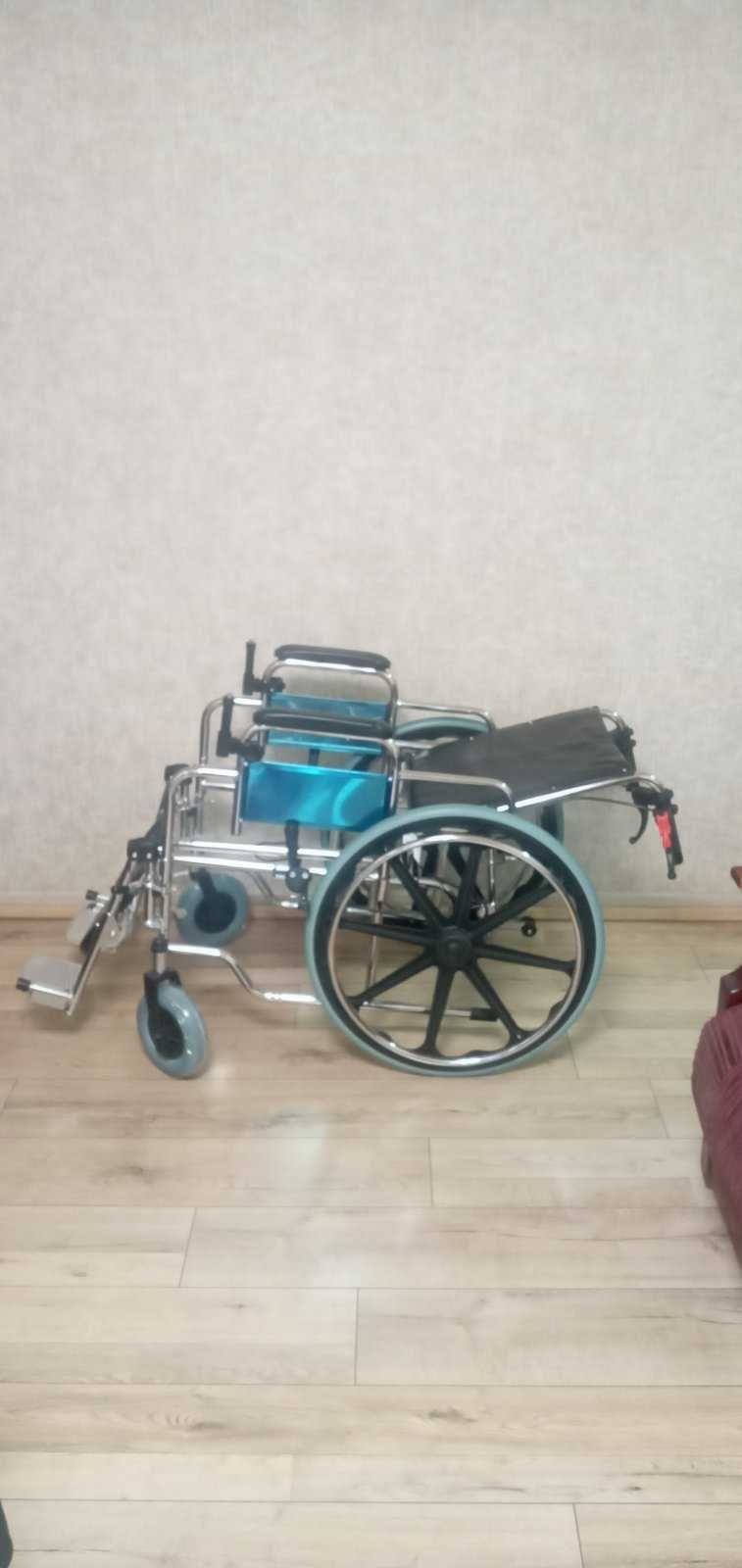 Продам Крісло колісне з гігієнічним пристосуванням Poylin P615 нове