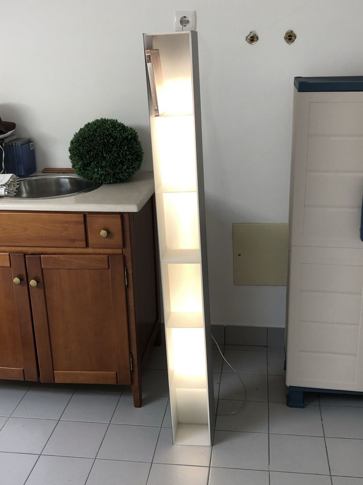 Móvel com estrutura de vidro eletrificado