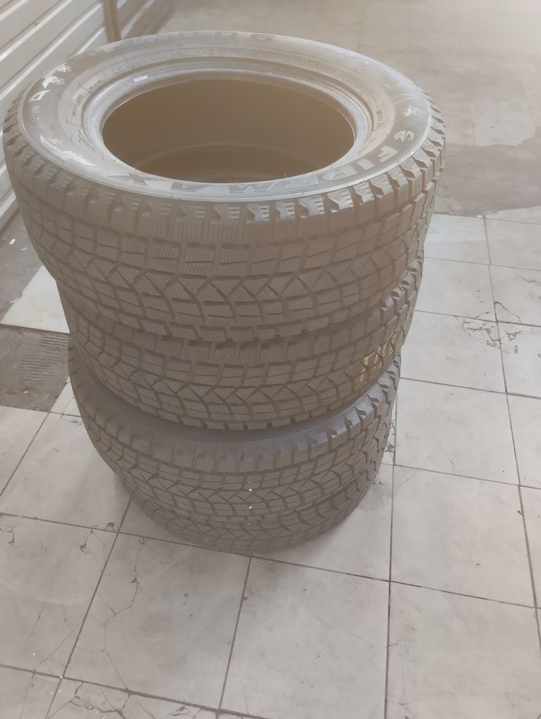 Резина зимова 235/60 r16