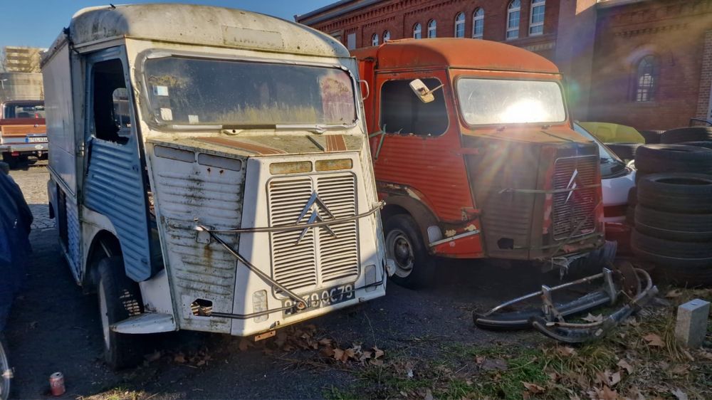 Na sprzedaż: dwa Citroëny HY – idealne do renowacji lub na części!