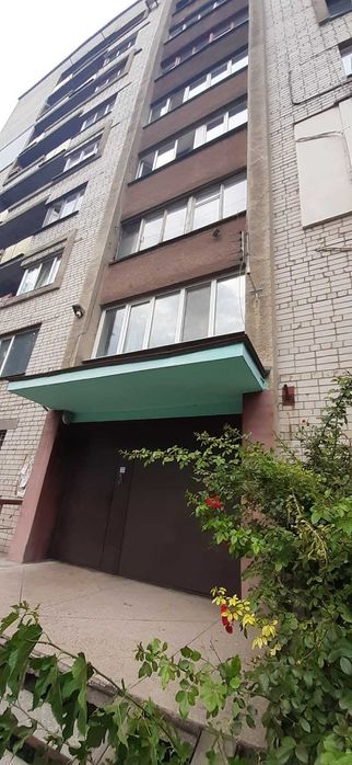 Продається кімната р-н 700 річчя