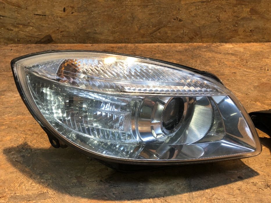 Lampa/ Reflektor Przedni Lewy Prawy Skoda Fabia II