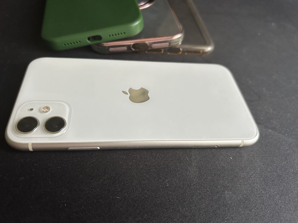 Iphone 11  64gb білий стан околоідеальний