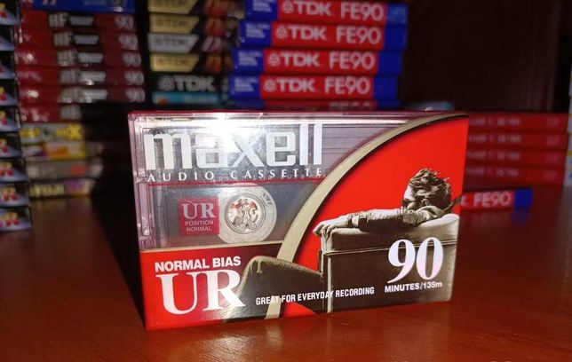 Аудіокасета Maxel UR90 запакована, в наявності
