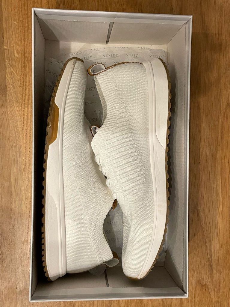 Eleganckie białe buty marki Venice