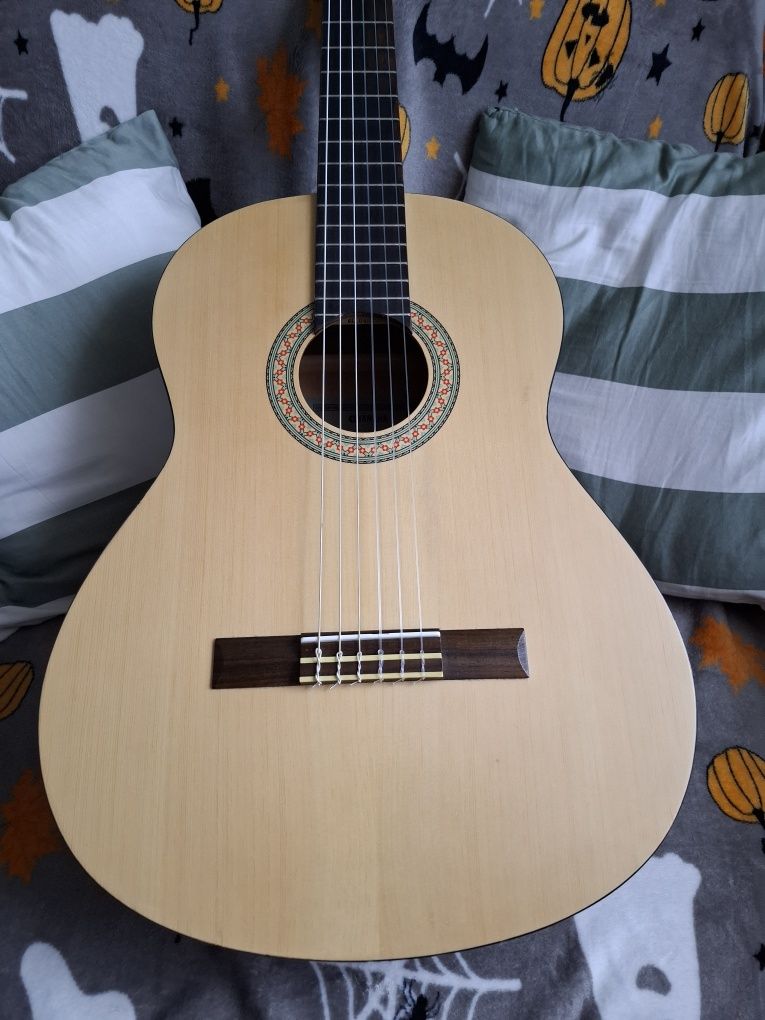 Sprzedam gitara klasyczna yamaha