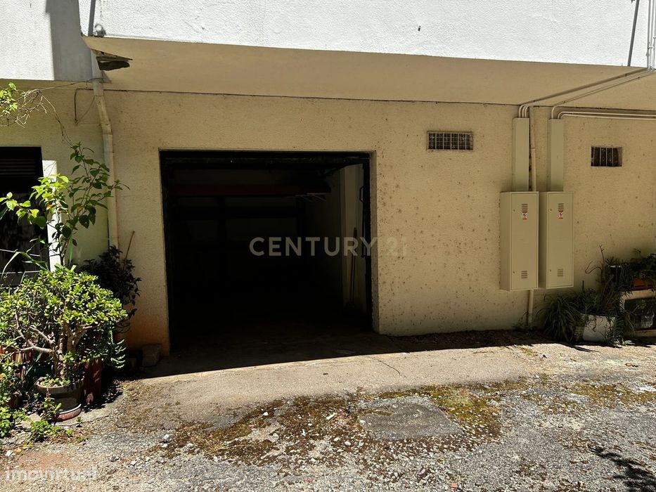 Garagem Fechada à venda – Rua Nova de São Sebastião | 16,9 m²