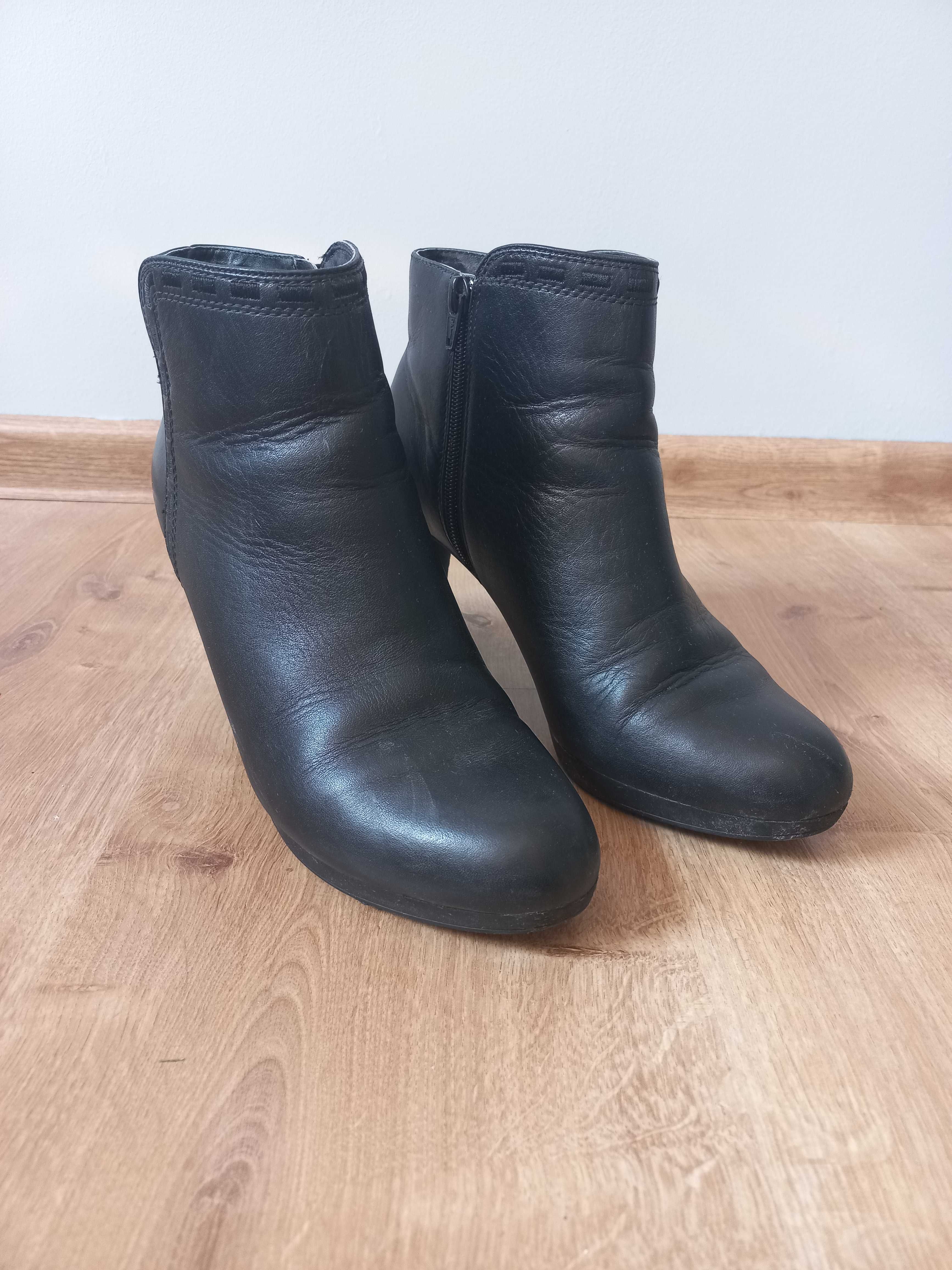 Czarne botki Clarks 40