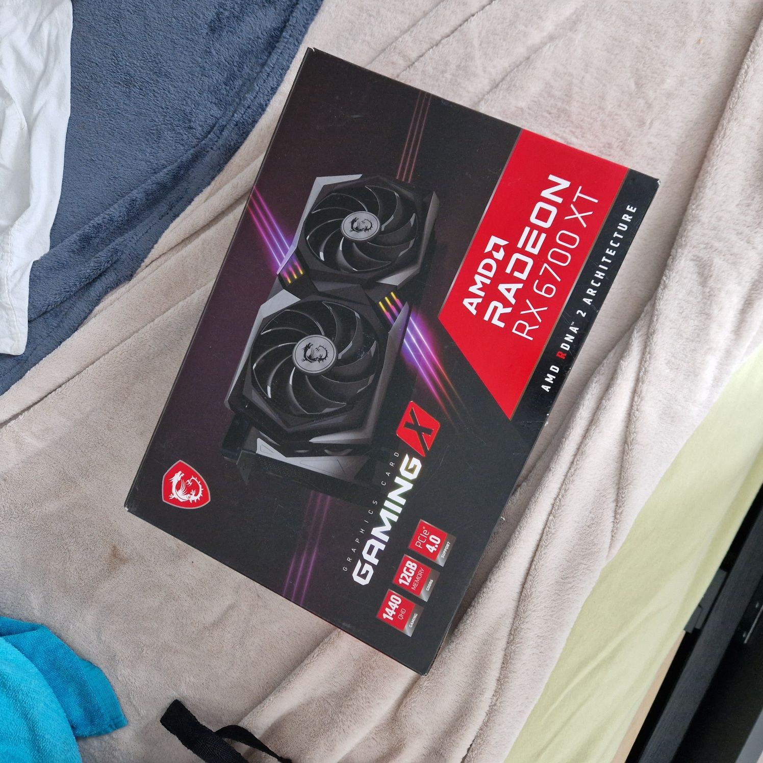 Pudełko po Radeon RX 6700 XT