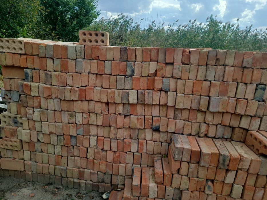 Продам кирпич в хорошем состоянии