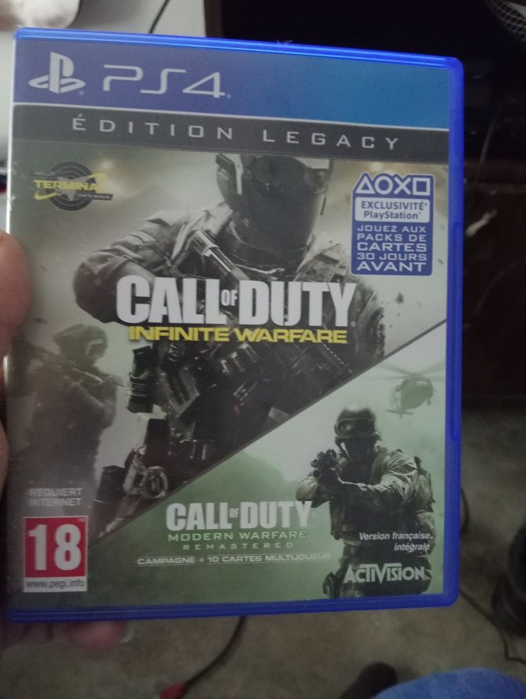 Ps4 com 3 jogos incluídos e 2 comandos