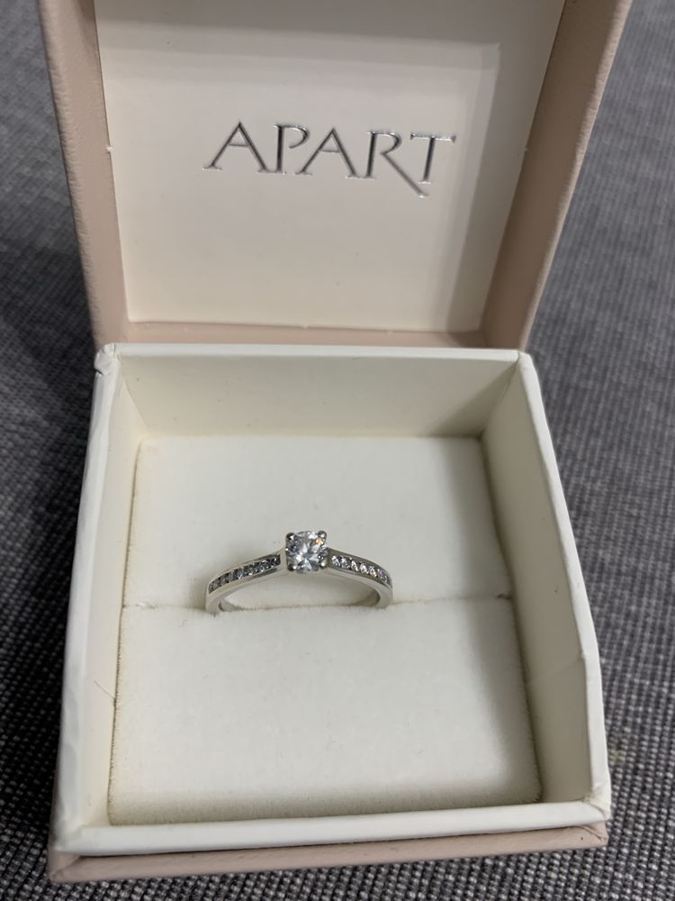 Pierścionek z diamentami 0,46 ct