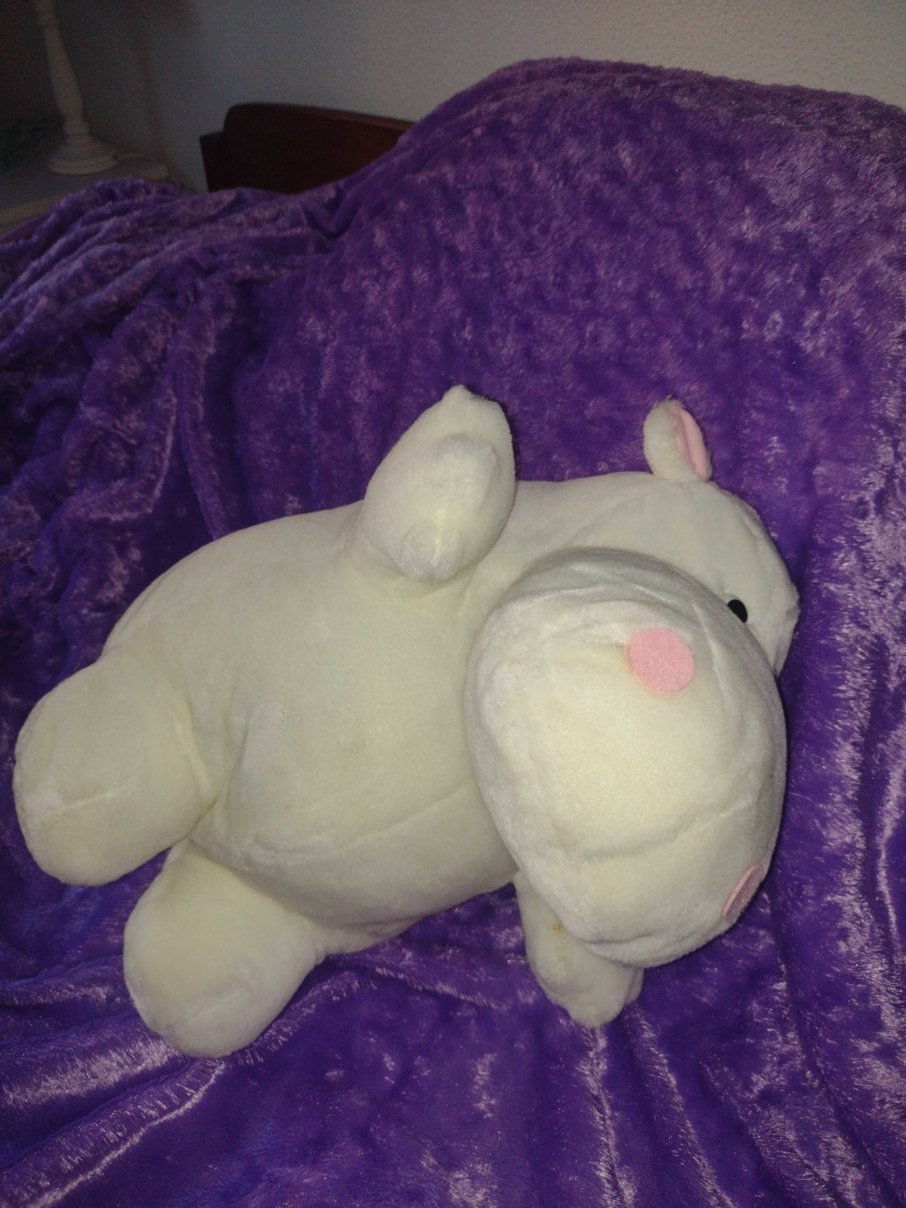 Hipopótamo em peluche branco