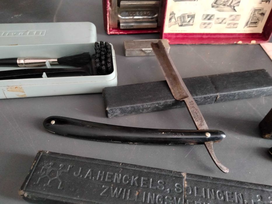 antigo conjunto de acessorios para barbearia