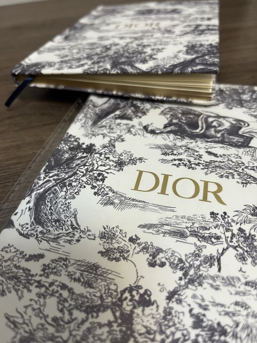 Блокнот Dior із позолоченими сторінками