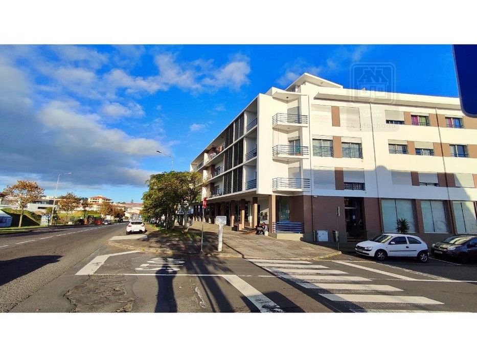 VENDA de ARRECADAÇÃO na cidade de Ponta Delgada (São José), Ilha de...