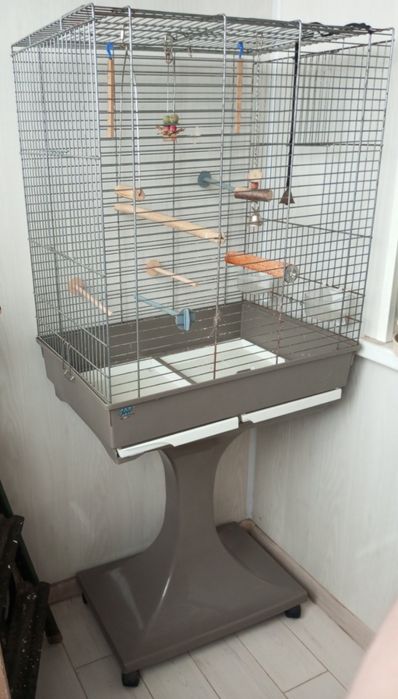 Б/у клетка для крупных попугаев