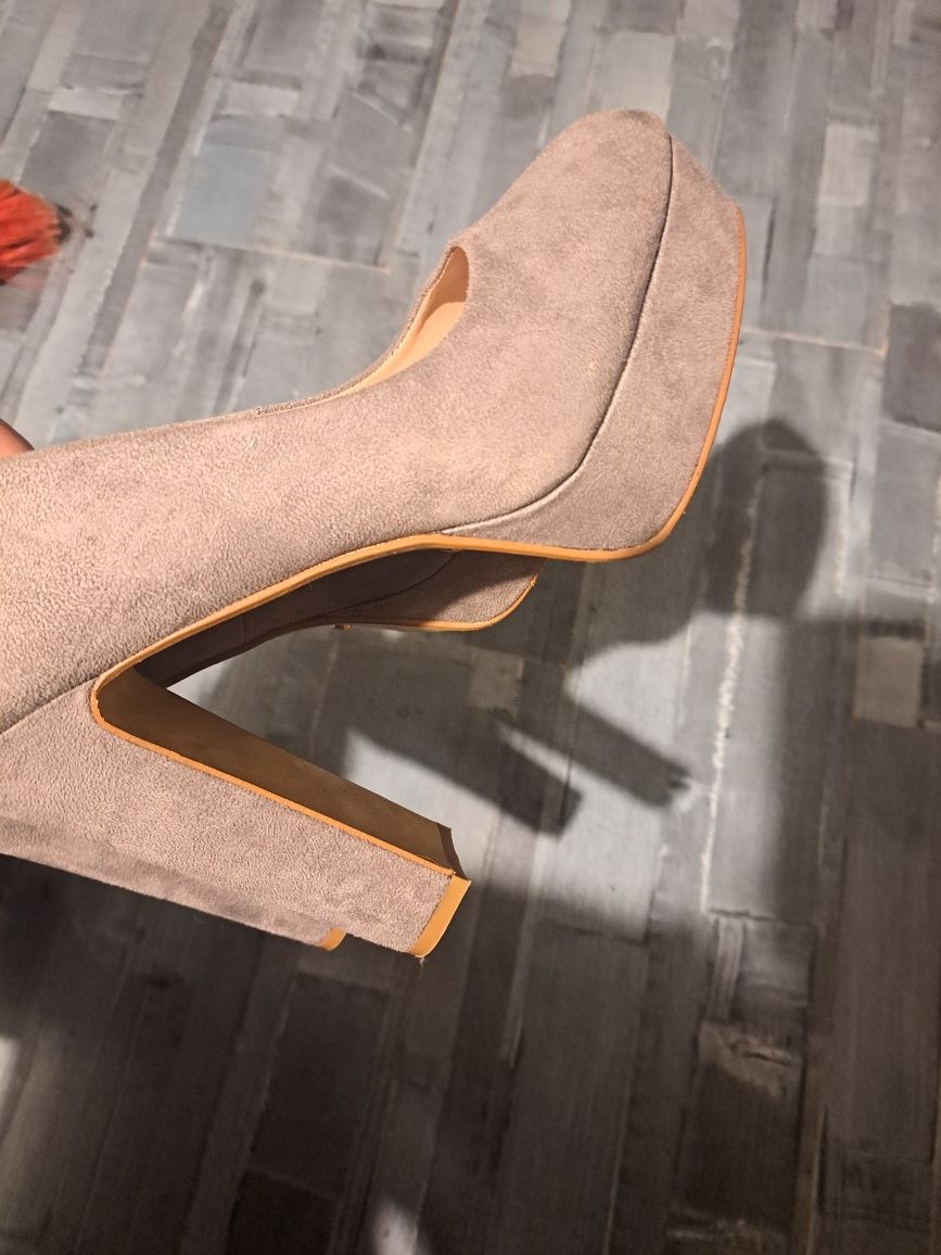 Sprzedam buty rozmiar 40 nowe