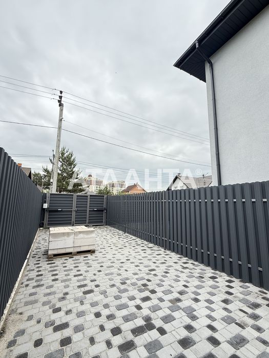 Продаж квадрексу в центрі Вишневого. Богдана Хмельницького.