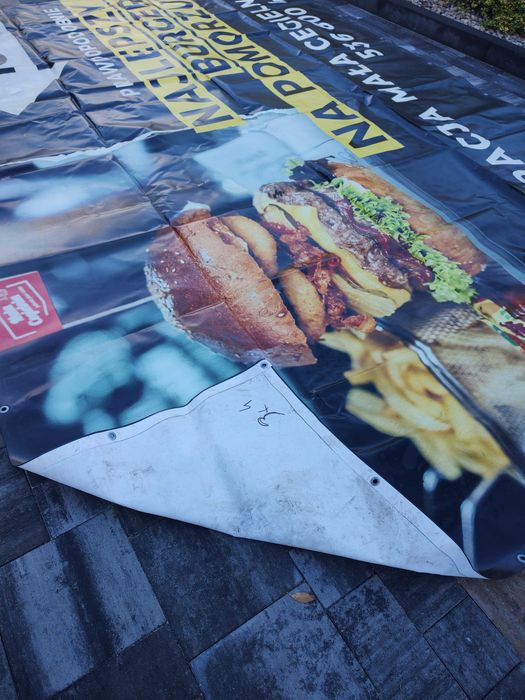 Sprzedam plandekę baner reklamowy 3 m na 4 m