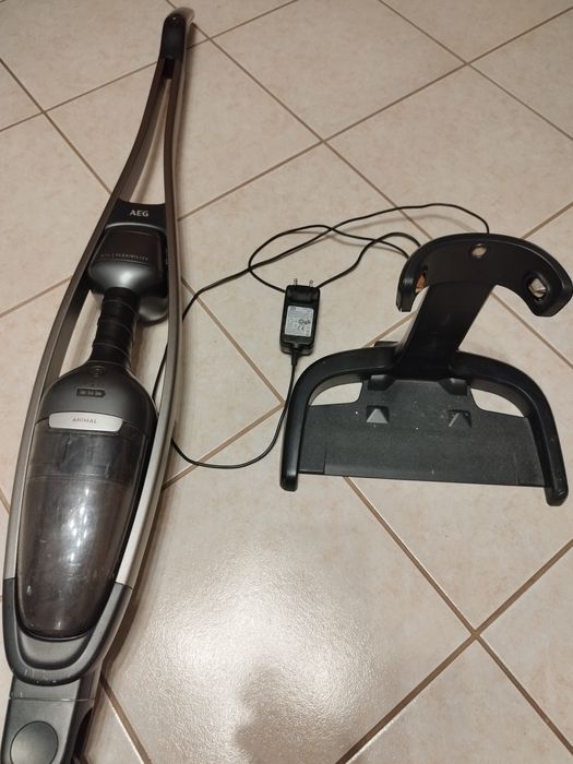 Odkurzacz pionowy AEG QX9