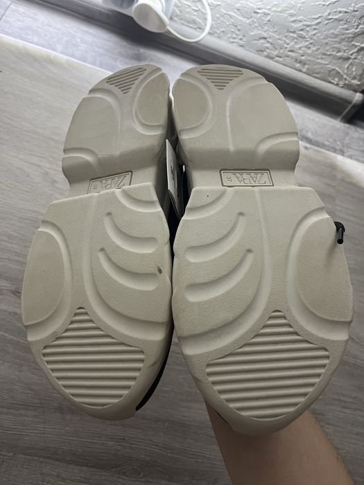 Кросівки на платформі Zara