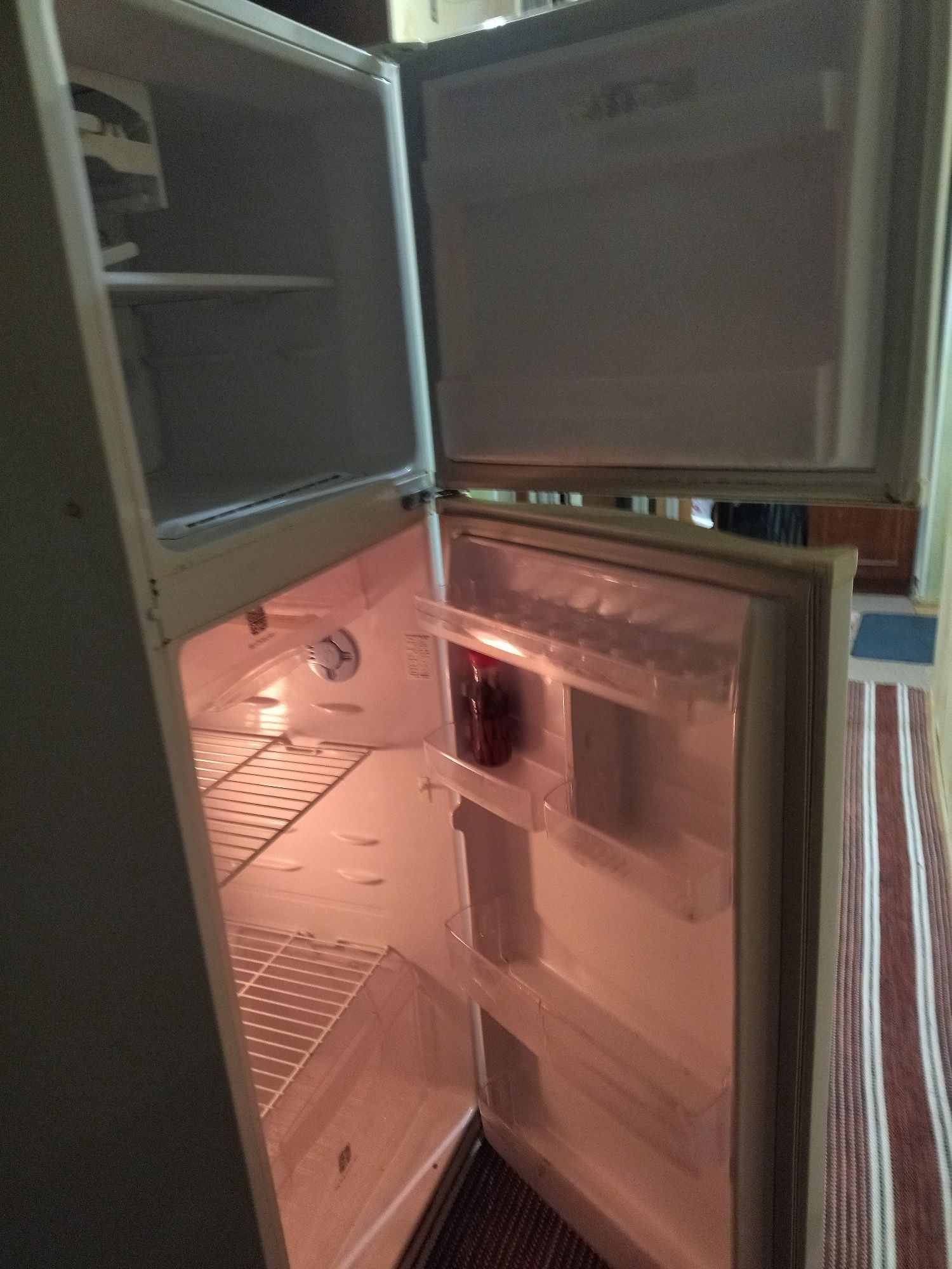 Продам двухкамерный холодильник Samsung