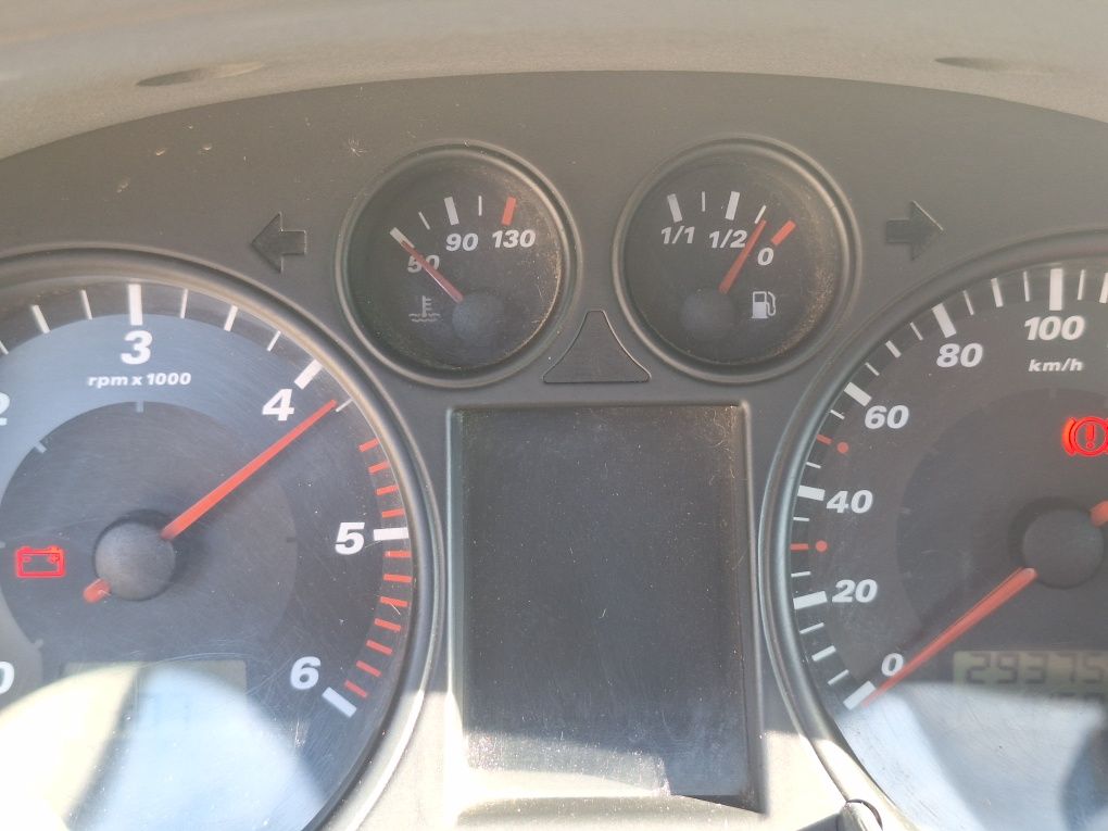 Seat ibiza 1.9 Tdi
294.000 km
2002

Inspecção feita até set/2026
IUC p