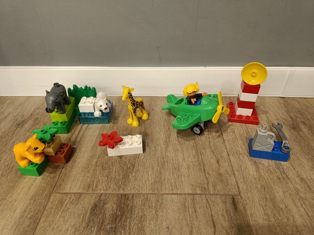 Dwa zestawy LEGO Duplo: małe zoo i