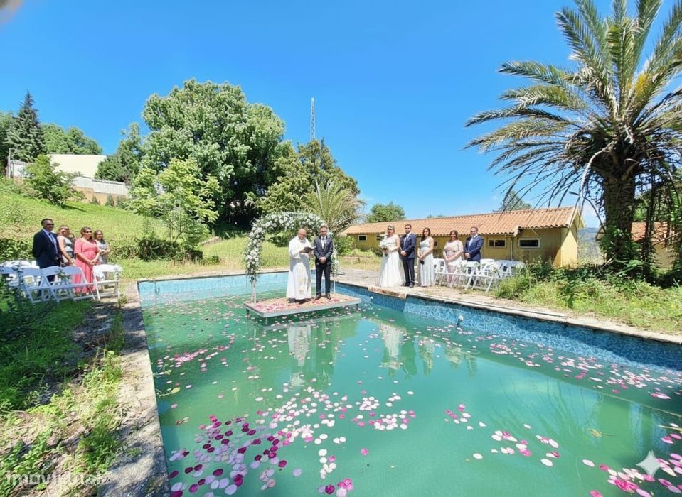 Moradia com duas casas piscina  5 lotes construção São João da Madeira