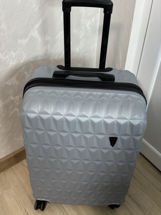 продам чимодани були використані один раз