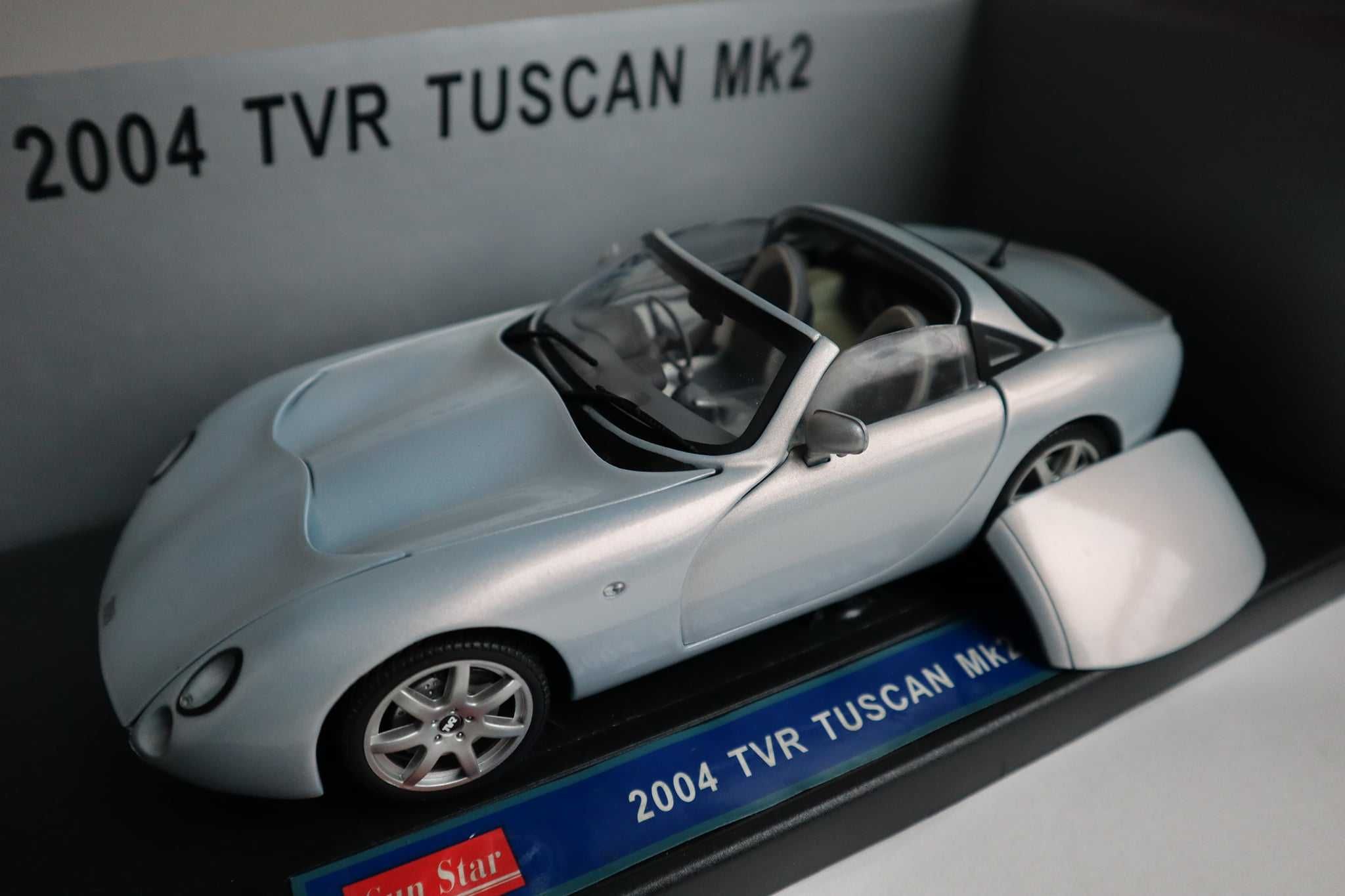 1/18 2004 TVR Tuscan 2 Jadi 1/18