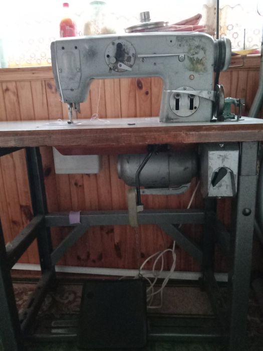 Швейна машина оверлок