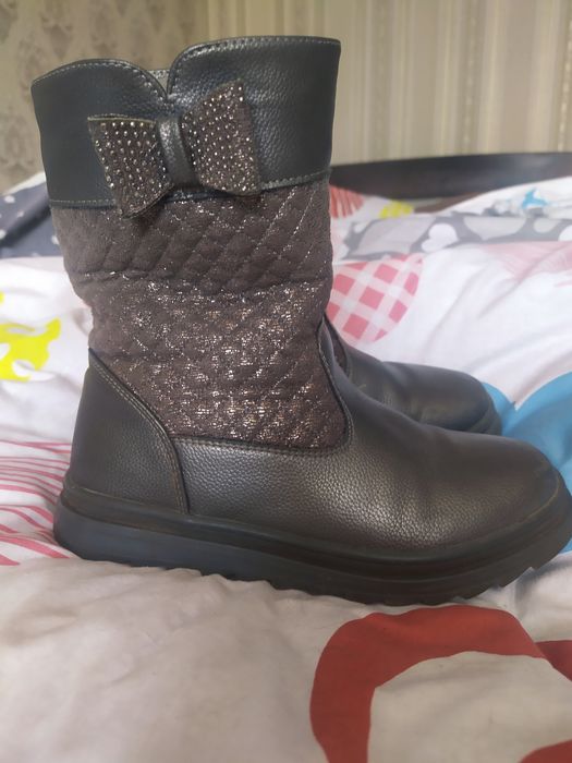 Зимові чобітки  для дівчаток .32р.