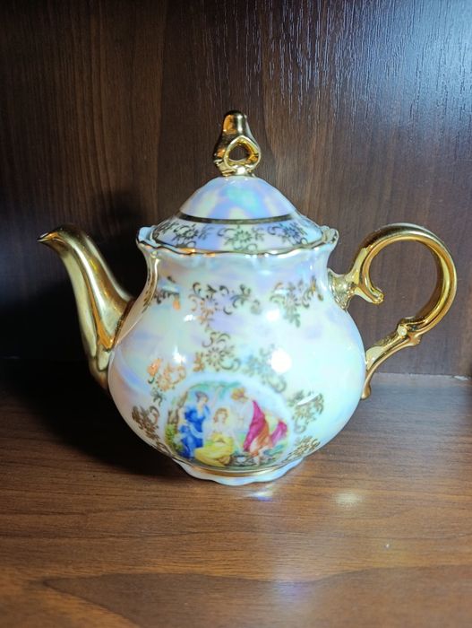 Чайник заварочний из фарфорового сервиза «Мадонна».