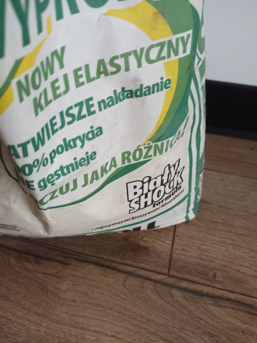 Klej do jasnych płytek Bioflex biały schock